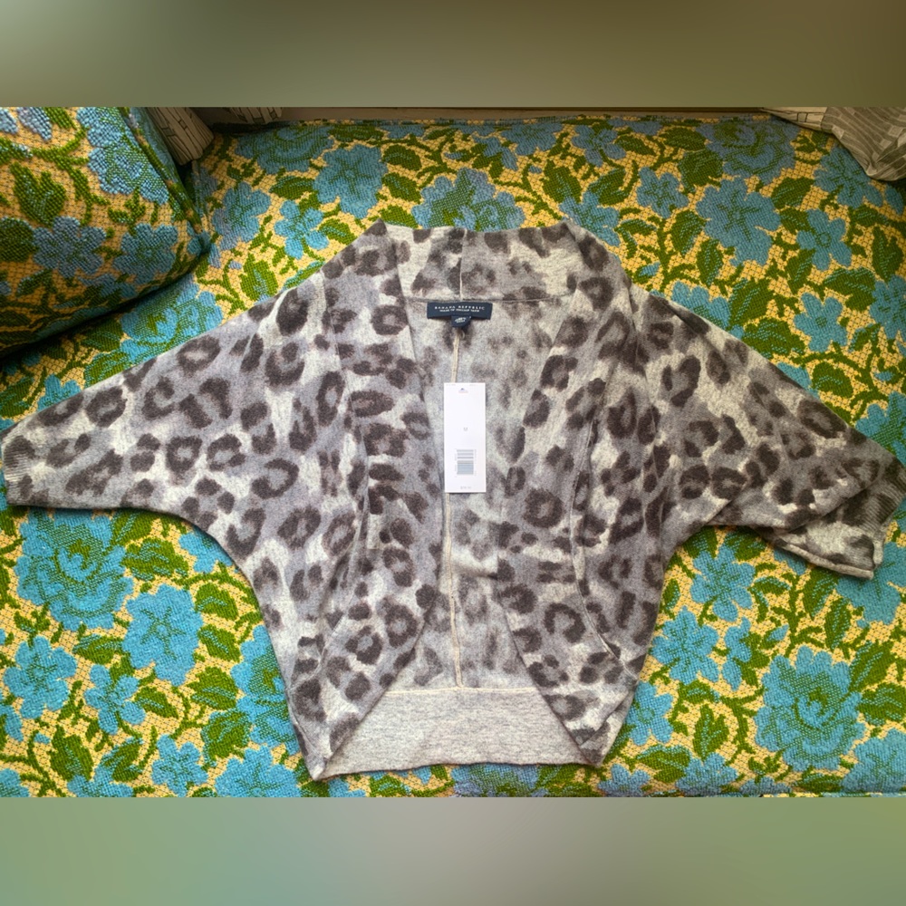 Banana Republic NWTS 2011 cashmere blend grey leopard print cardigan shrug
